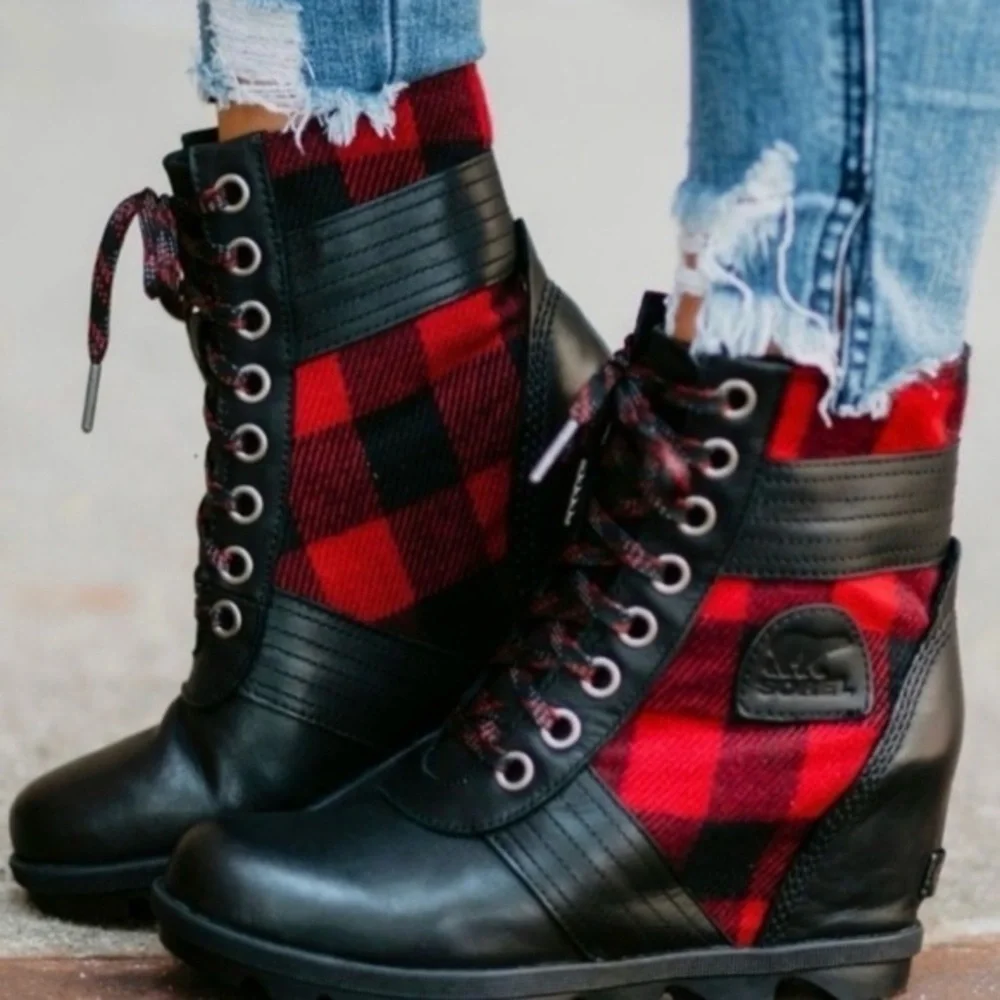 Sorel girls Lexie boots in red plaid sz 3